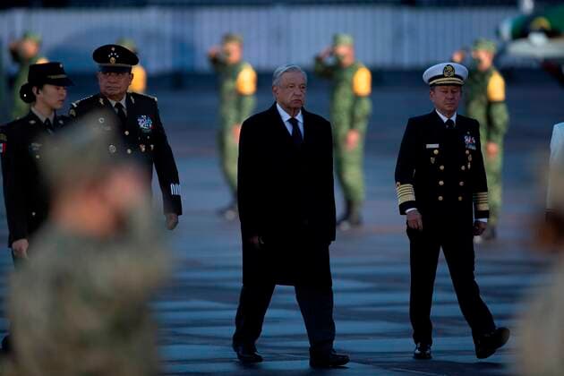 Mexican President Andres Manuel Lopez Obrador (C) attends a ceremony to honoring the victims of earthquakes on 19 September of 1985 and 2017, at Zocalo square in Mexico City, Mexico, 19 September 2021. Anniversary of earthquakes on 19 September of 1985 and 2017 !ACHTUNG: NUR REDAKTIONELLE NUTZUNG!  Copyright: xCarlosxRamírezx MEX2031 20210919-960b6ef974354aa13a38303ae1ae930e1eb6ba06