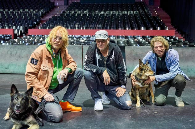 Christof Stein Schneider, Kai Wingenfelder and Rainer Schumann from Fury in the Slaughterhouse with Corona sniffer dogs at the presentation of the concert series Back to Culture in connection with a test study with Corona sniffer dogs in the Swiss Life Hall Hannover, 19 09 2021 Foto:xU.xStammx xFuturexImage