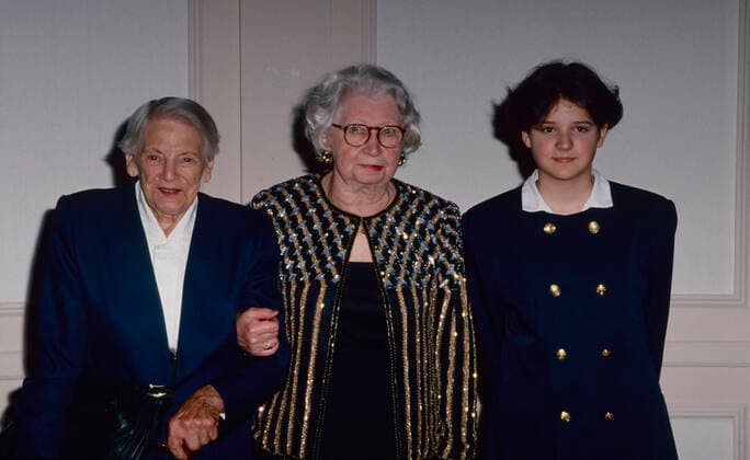 Emilie Schindler, Miep Gies and Zlata Filipovic Los Angeles.CA.USA. LIBRARY. L-R: Emilie Schindler. (Widow of Oskar Schindler), Miep Gies (whose family hid Anne Frank in Amsterdam before they were betrayed) and Zlata Filipovic who kept a diary during the siege of Sarajevo in the Bosnian War of the early 1990s. Photo taken at event in around 1995. LMK30 170921LLUO-001. 