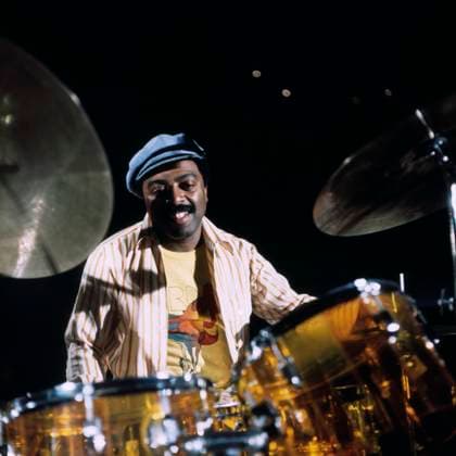 JAZZ IM ZDF Roy Haynes, amerikanischer Jazz-Schlagzeuger spielt mit dem Roy Haynes Quintett in der Musik-Sendung: Jazz im ZDF, 1976. Roy Haynes, American Jazz drummer plays with Roy Haynes Quintet in the music programme: Jazz im ZDF, 1976.,, Deutschland Copyright: kpa UnitedArchives55022432 EDITORIAL USE ONLY