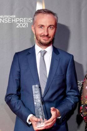 German Television Award 2021 winner Jan Böhmermann on the red carpet at the German Television Award ceremony at the Tanzbrunnen in Cologne, Germany Copyright: xEventpressxGolejewskix