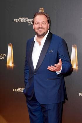 The German Television Award 2021 Charly Hübner on the red carpet at the German Television Award ceremony in the Tanzbrunnen in Cologne Copyright: xEventpressxGolejewskix