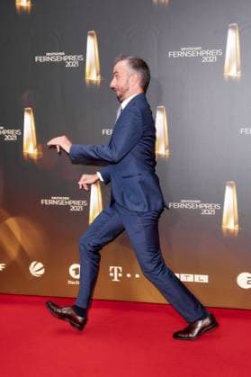 The German Television Award 2021 Jan Böhmermann on the red carpet at the award ceremony of the German Television Award at the Tanzbrunnen in Cologne Copyright: xEventpressxGolejewskix