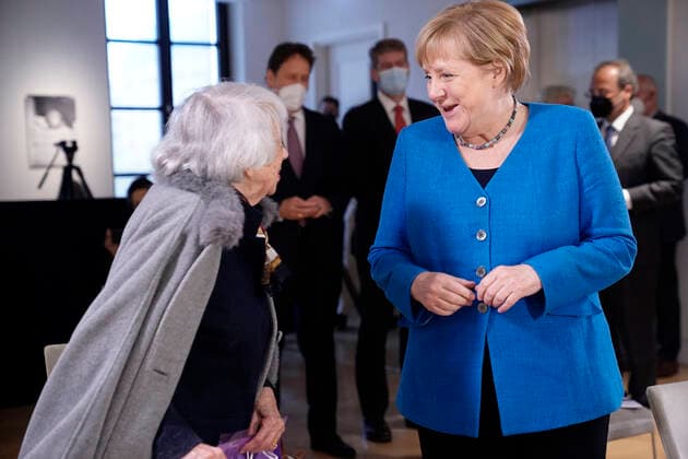 Awarding of the Margot Friedlaender Prize 2021 News,20 09 2021,Berlin, German Chancellor Dr Angela Merkel together with Holocaust survivor Margot Friedlaender at the awarding of the Margot Friedlaender Prize Berlin Berlin Germany