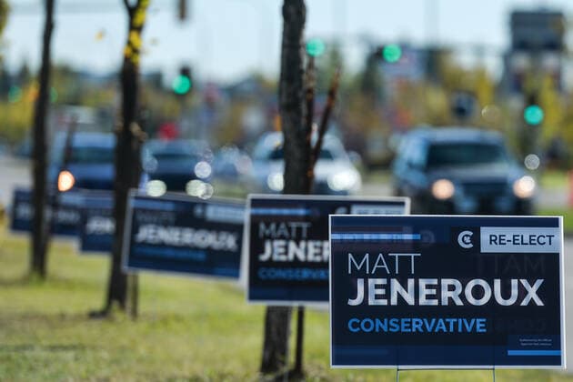 Federal Election 2021 In Canada Election signs along Ellerslie Road in Edmonton seen on the 2021 Canadian federal election voting day. On Monday, September 20, 2021, in Edmonton, Alberta, Canada. Edmonton Canada widak-federale210920_np2Lq  Copyright: xArturxWidakx