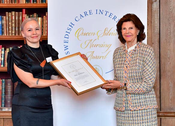 STOCKHOLM 20210921 Queen Silvia of Sweden hand out a scholarship from Queen Silvia Nursing Award to year 2020 winner Inka Hakkinen from Finland during a ceremony at the Royal palace in Stockholm, Sweden September 21, 2021 STOCKHOLM Sweden x10030x,  Copyright: xJonasxEkströmer TTx QUEEN SILVIA NURSING AWARD