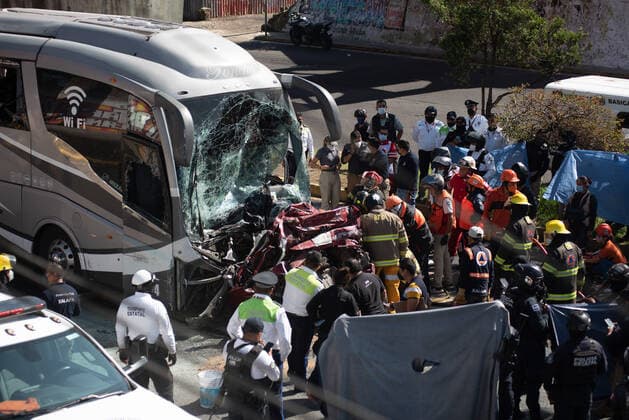 September 21, 2021: A passenger bus lost its brakes in the city of Xalapa, causing collisions with other cars and causing the death of 3 people who were trapped inside one of the vehicles with which the bus collided. - ZUMAqp1_ 20210921_zip_qp1_003 Copyright: xHectorxAdolfoxQuintanarxPerezx