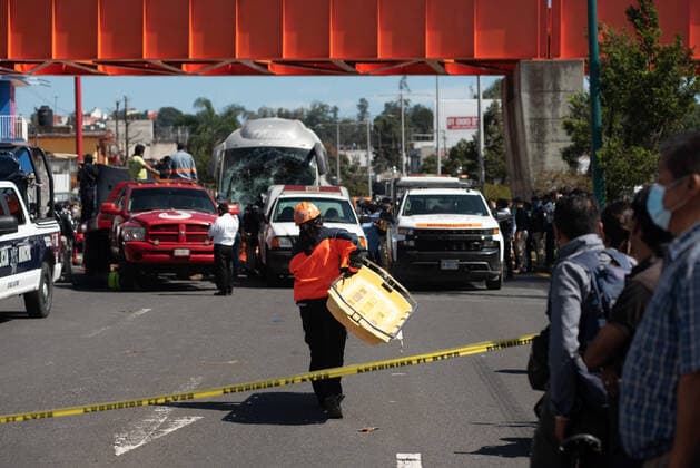 September 21, 2021: A passenger bus lost its brakes in the city of Xalapa, causing collisions with other cars and causing the death of 3 people who were trapped inside one of the vehicles with which the bus collided. - ZUMAqp1_ 20210921_zip_qp1_010 Copyright: xHectorxAdolfoxQuintanarxPerezx