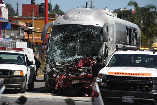 September 21, 2021: A passenger bus lost its brakes in the city of Xalapa, causing collisions with other cars and causing the death of 3 people who were trapped inside one of the vehicles with which the bus collided. - ZUMAqp1_ 20210921_zip_qp1_015 Copyright: xHectorxAdolfoxQuintanarxPerezx