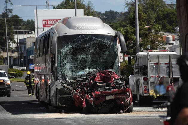 September 21, 2021: A passenger bus lost its brakes in the city of Xalapa, causing collisions with other cars and causing the death of 3 people who were trapped inside one of the vehicles with which the bus collided. - ZUMAqp1_ 20210921_zip_qp1_022 Copyright: xHectorxAdolfoxQuintanarxPerezx