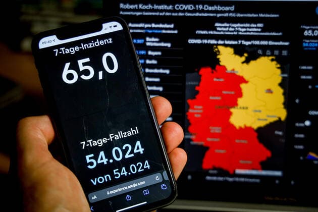 Coronavirus in Germany Covid 19 Dashboard of the Robert Koch Institute 22 09 2021 Robert Koch Institute 7 days Incidence 65.0 7 days Number of cases 54 024 COVID 19 cases 4 160 970 Addition of 10 454 compared to the previous day COVID 19 deaths 93 123 Addition of 71 compared to the previous day