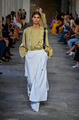 Milan, Milan Fashion Week, Women Spring Summer 2022. Milan, Women s Fashion, Spring Summer 2022. ALBERTA FERRETTI Fashion show catwalk Pictured: Model  Copyright: xRiccardoxGiordanox xIPAx xModaxMilanox