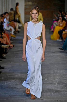 Milan, Milan Fashion Week, Women Spring Summer 2022. Milan, Women s Fashion, Spring Summer 2022. ALBERTA FERRETTI Fashion show catwalk Pictured: Model  Copyright: xRiccardoxGiordanox xIPAx xModaxMilanox