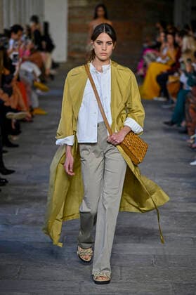 Milan, Milan Fashion Week, Women Spring Summer 2022. Milan, Women s Fashion, Spring Summer 2022. ALBERTA FERRETTI Fashion show catwalk Pictured: Model  Copyright: xRiccardoxGiordanox xIPAx xModaxMilanox