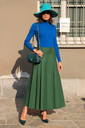 2021 Milan Fashion Week - Alberta Ferretti guests under Covid-19 Pandemic. Milan, Italy on September 22, 2021. Spanish Nieves Alvarez wearing a green, blue hat. ( Pierre Teyssot ESPA-Images) Milan USA - ZUMAcs12 1006810678st Copyright: xESPAxPhotoxAgencyx