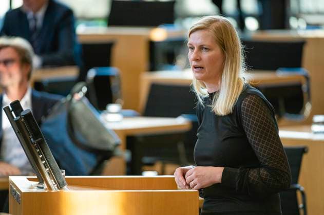 58. PLENARSITZUNG IM THÜRINGER LANDTAG 23 09 2021 - Erfurt: Madeleine Henfling (Bündnis 90 Die Grünen) in der 58. Plenarsitzung des Thüringer Landtags am 23. September 2021. _________________ *** 58 PLENARY SESSION IN THE THURINGIAN STATE PARLIAMENT 23 09 2021 Erfurt Madeleine Henfling Bündnis 90 Die Grünen at the 58 Plenary Session of the Thuringian State Parliament on 23 September 2021
