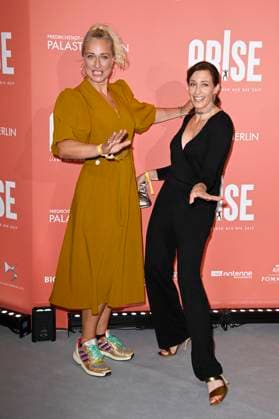 Eva Mona Rodekirchen und Ulrike Frank bei der Weltpremiere der ARISE Grand Show 2021 im Friedrichstadt-Palast. Berlin, 22.09.2021 *** Eva Mona Rodekirchen and Ulrike Frank at the world premiere of the ARISE Grand Show 2021 at Friedrichstadt Palast Berlin, 22 09 2021 Foto:xF.xKernx xFuturexImage