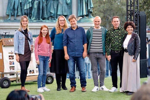 Nyke Slawik, Lisa Marie Friede, Katharina Dröge, Robert Habeck and Sven Lehmann and other Green politicians at an election campaign appearance for the Cologne Greens at the Heumarkt Cologne, 22 09 2021 Foto:xC.xHardtx xFuturexImage