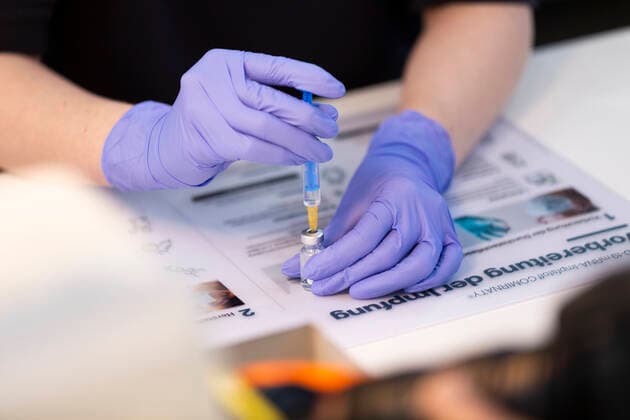 Balance of the joint vaccination centre of the region and the state capital Hannover On 27 09 2021, the last day of vaccination will take place in the joint vaccination centre of the state capital and the region Hannover In the period between 01 02 2021 and 27 09 2021, more t