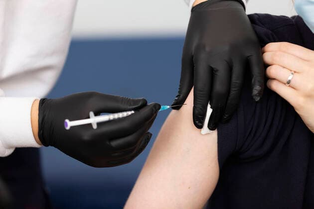 Balance of the joint vaccination centre of the region and the state capital Hannover On 27 09 2021, the last day of vaccination will take place in the joint vaccination centre of the state capital and the region Hannover In the period between 01 02 2021 and 27 09 2021, more t