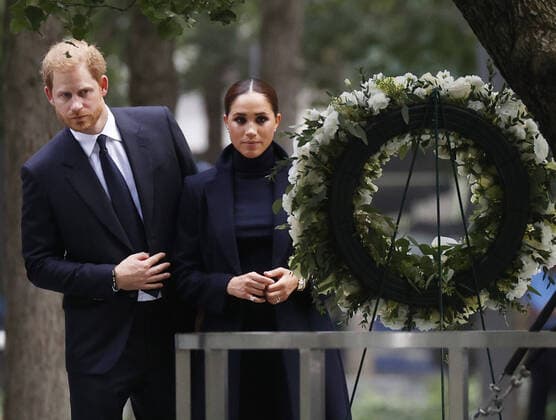 Bilder des Jahres 2021, Entertainment 09 September Entertainment Bilder des Tages Prince Harry and Meghan, The Duke and Duchess of Sussex, stop to view a wreath at the 9 11 Museum at Ground Zero in New York City on Thursday, September 23, 2021.  NYX20210923105 JOHNxANGELILLO