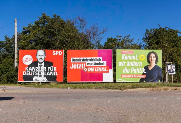 Play of colors of a possible coalition red red green large posters of the parties SPD DIE LINKE and DIE GRÜNEN for the federal election 2021 BTW21 23 09 2021 Germany, Baden Württemberg, Stuttgart