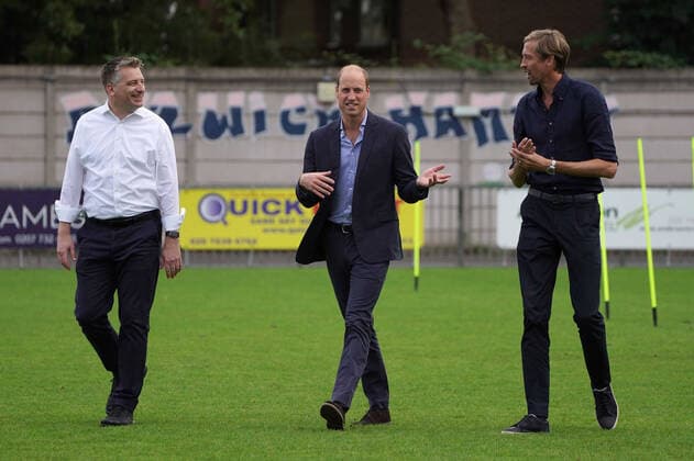 . 23 09 2021. London, United Kingdom. Prince William, The Duke of Cambridge during a visit to Dulwich Hamlet Football Club in London, where he met with players and club representatives to discuss the independent fan led review of football governance.  xPoolx xi-Imagesx IIM-22608-0004