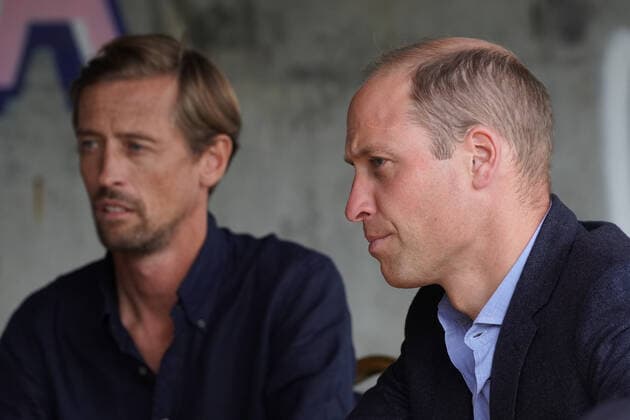 . 23 09 2021. London, United Kingdom. Prince William, The Duke of Cambridge and former footballer Peter Crouch during a visit to Dulwich Hamlet Football Club in London, where he met with players and club representatives to discuss the independent fan led review of football governance.  xPoolx xi-Imagesx IIM-22608-0009