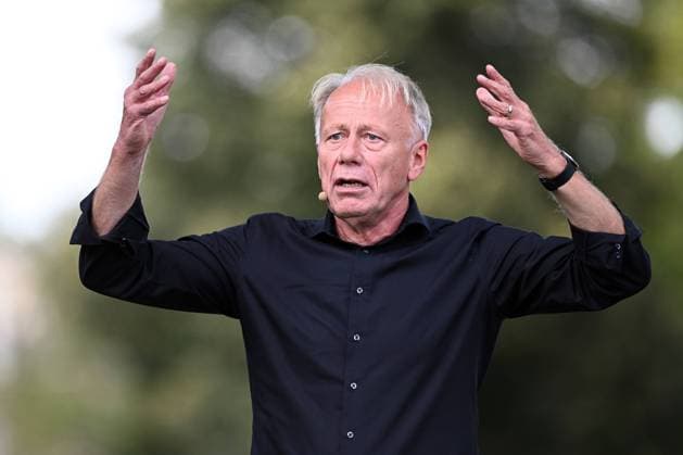 Wahlkampf Bündnis 90 Die Grünen 23.09.2021, Göttingen --- Jürgen Trittin, Bundestagskandidat, spricht beim Wahlkampf des Kreisverband Göttingen von Bündnis 90 Die Grünen auf dem Albaniplatz in Göttingen. Göttingen Niedersachsen Deutschland *** Election campaign Bündnis 90 Die Grünen 23 09 2021, Göttingen Jürgen Trittin, Bundestag candidate, speaks at the election campaign of the district association Göttingen of Bündnis 90 Die Grünen at the Albaniplatz in Göttingen Göttingen Lower Saxony Germany