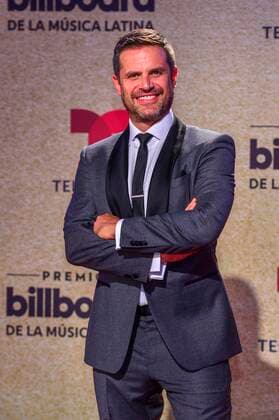 Mexican actor and television host Mark Tacher poses on the red carpet at the Billboard Latin Music Awards, at the Watsco Center in Miami, Florida, USA, 23 September 2021. According to the organizers, the Billboard Latin Music Awards recognize the most popular albums, songs and performers in Latin music, based on the results of actual sales, streaming, radio broadcasts and social networks that provide information to the weekly Billboard charts. for a year. Red carpet of the 2021 Billboard Latin Music Awards in Miami !ACHTUNG: NUR REDAKTIONELLE NUTZUNG!  Copyright: xGiorgioxVierax USA1927 20210923-0d1025eccddee930914688e1a1d55bb0f14394c6