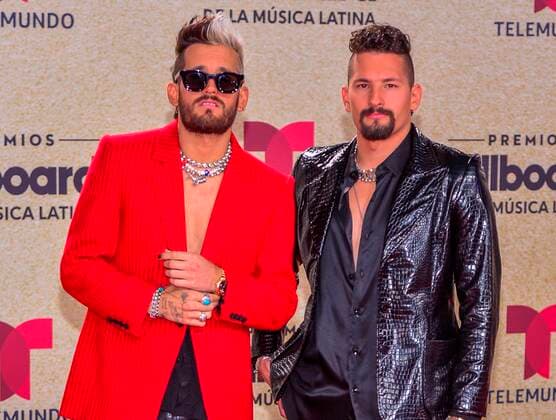 Venezuelan brothers and singers Mau and Ricky Montaner pose on the red carpet at the Billboard Latin Music Awards, at the Watsco Center in Miami, Florida, USA, 23 September 2021. According to the organizers, the Billboard Latin Music Awards recognize the most popular albums, songs and performers in Latin music, based on the results of actual sales, streaming, radio broadcasts and social networks that provide information to the weekly Billboard charts. for a year. Red carpet of the 2021 Billboard Latin Music Awards in Miami !ACHTUNG: NUR REDAKTIONELLE NUTZUNG!  Copyright: xGiorgioxVierax USA1938 20210923-7d716edb8ff715c484d0826b438fd025bd1a3230