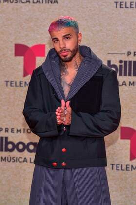 Puerto rican rapper Rauw Alejandro poses on the red carpet at the Billboard Latin Music Awards, at the Watsco Center in Miami, Florida, USA, 23 September 2021. According to the organizers, the Billboard Latin Music Awards recognize the most popular albums, songs and performers in Latin music, based on the results of actual sales, streaming, radio broadcasts and social networks that provide information to the weekly Billboard charts. for a year. Red carpet of the 2021 Billboard Latin Music Awards in Miami !ACHTUNG: NUR REDAKTIONELLE NUTZUNG!  Copyright: xGiorgioxVierax USA2042 20210924-87cb81f6a2d8a9f50cf01f1bf31d4312d45cbf7a
