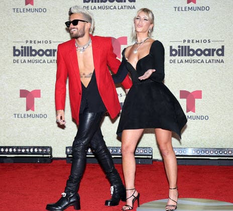 Mau and Stefanía Roitman arrive on the red carpet at the 2021 Latin Billboard Music Awards at the University of Miami, Watsco Center, Thursday, September 23, 2021 in Coral Gables, Florida.  MIA20210923136 GARYxIxROTHSTEIN