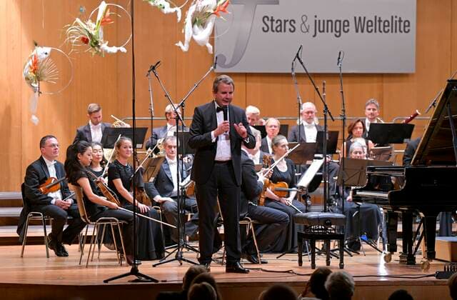 24 09 2021, Klassikfestival Bad Wörishofen, Festival of Nations 2021 at the Kurhaus Bad Wörishofen in the Allgäu, opening concert with Beatrice Rana, piano, Francois Leleux, conductor, Camerata Salzburg Mayor Stefan Welzel gives a speech at the opening of the festival 24 09 2021, Klassikfestival Bad Wörishofen 24 09 2021, Klassikfestival Bad Wörishofen