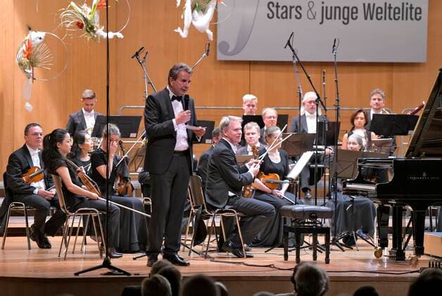 24 09 2021, Klassikfestival Bad Wörishofen, Festival of Nations 2021 at the Kurhaus Bad Wörishofen in the Allgäu, opening concert with Beatrice Rana, piano, Francois Leleux, conductor, Camerata Salzburg Mayor Stefan Welzel gives a speech at the opening of the festival 24 09 2021, Klassikfestival Bad Wörishofen 24 09 2021, Klassikfestival Bad Wörishofen