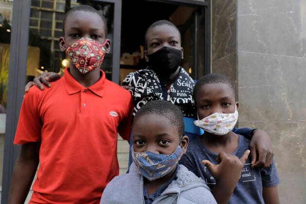 Inhabitants Of Mexico City Offer Solidarity Support To Haitian Migrants A group of Haitian migrants pose outside the facilities of the Mexican Commission for Refugee Aid in Mexico City, who recently arrived in the capital during the COVID-19 health emergency in the country. The migrants are trying to carry out a procedure that will allow them to stay longer in Mexico due to the difficulties their compatriots are having in entering the United States. Mexico City Mexico vieyra-notitle210924_npbnA  Copyright: xGerardoxVieyrax