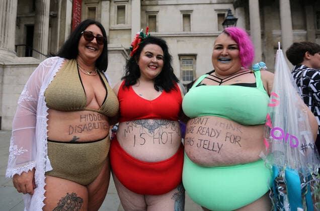 September 25, 2021, London, England, United Kingdom: Models take park in guerrilla-style fashion showÃ‚ The Real Catwalk in Trafalgar Square in London. London United Kingdom - ZUMAs262 20210925_zip_s262_024 Copyright: xTayfunxSalcix