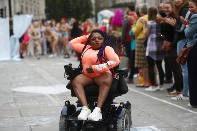 September 25, 2021, London, England, United Kingdom: Models take park in guerrilla-style fashion showÃ‚ The Real Catwalk in Trafalgar Square in London. London United Kingdom - ZUMAs262 20210925_zip_s262_062 Copyright: xTayfunxSalcix