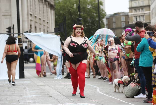 September 25, 2021, London, England, United Kingdom: Models take park in guerrilla-style fashion showÃ‚ The Real Catwalk in Trafalgar Square in London. London United Kingdom - ZUMAs262 20210925_zip_s262_063 Copyright: xTayfunxSalcix