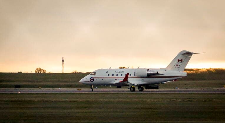 September 25, 2021, Calgary, ab, Canada: A Canadian Forces Challenger jet takes off from the Calgary International Airport in Calgary, Alta., Saturday, Sept. 25, 2021. Two Canadians who were imprisoned in China for nearly three years are home. Video from CTV shows Prime Minister Justin Trudeau greeting Michael Kovrig and Michael Spavor on the tarmac at the airport in Calgary early this morning. Calgary Canada  - ZUMAc35_ 20210925_zaf_c35_001 Copyright: xJeffxMcintoshx