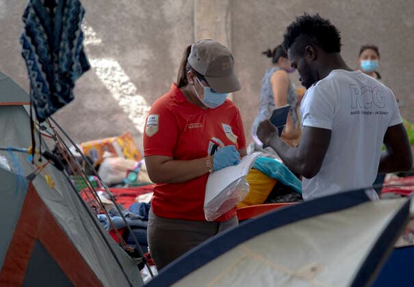 (210925) -- CIUDAD ACUNA (MEXICO), Sept. 25, 2021 -- A Mexican immigration official records a Haitian migrant s personal information at a shelter in Ciudad Acuna, Mexico, on Sept. 25, 2021. U.S.-Mexico border arrests have reportedly stayed at the highest level in more than two decades, with more than 208,000 registered in August alone. (Photo by Xinhua) MEXICO-CIUDAD ACUNA-U.S.-BORDER-MIGRANTS NickxWagner 