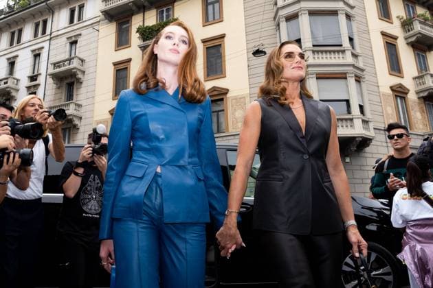 Italy: Milano Fashion Week American actress Brooke Shields and daughter Grier Henchy arrive at designer Salvatore Ferragamo s fashion show at Milan Fashion Week in September 2021. Milan Italy Copyright: LucaxMarenda