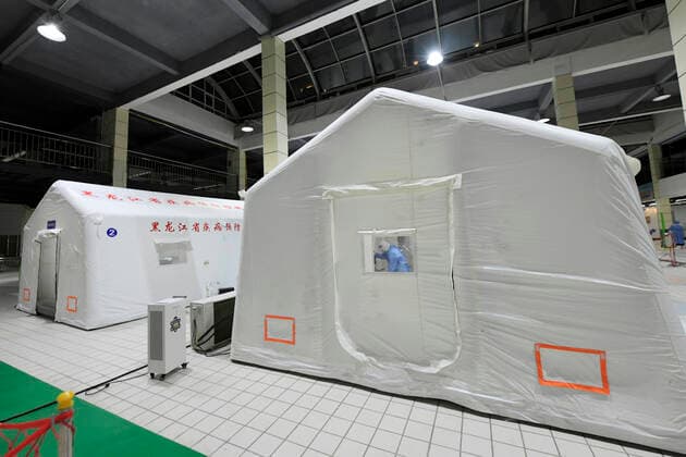 Coronavirus in China, Eindrücke aus Harbin (210926) -- HARBIN, Sept. 26, 2021 -- Photo taken on Sept. 25, 2021 shows a temporary lab for nucleic acid testing in Bayan County, Harbin of northeast China s Heilongjiang Province. A total of three temporary labs for nucleic acid testing have been built in the county. ) CHINA-HEILONGJIANG-BAYAN-COVID-19-LABS (CN) WangxJianwei 