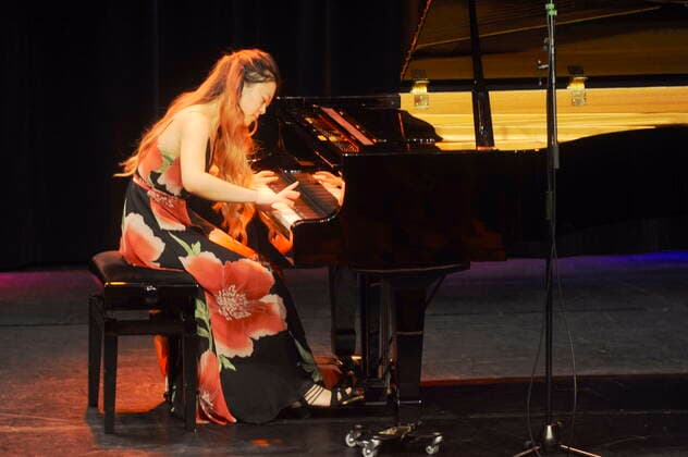 Die deutsche Klassik-Pianistin Anke Pan im Oberhausener Ebertbad. The German classical pianist Anke Pan in Oberhausen. Oberhausen NRW DEU;DE;GERMANY;DEUTSCHLAND;ALLEMAGNE