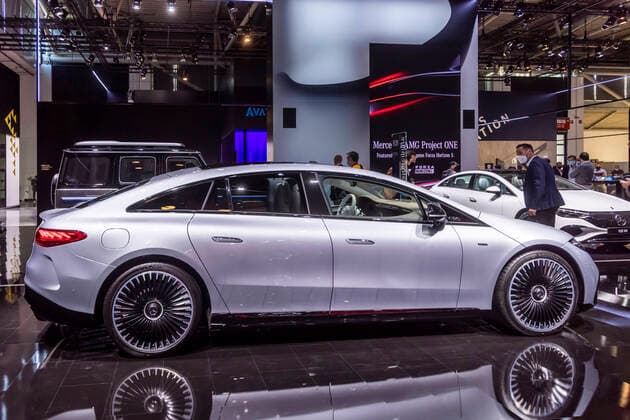 Mercedes AMG EQS 53. IAA MOBILITY in München. Statt Autoshow hat sich die Messe zu einer ganzheitlichen Mobilitätsmesse gewandelt. Autos werden fast ausschließlich mit Elektromotoren gezeigt, Verbrennermotoren sind Geschichte. DEU, Deutschland, Bayern, München, Munich. *** Mercedes AMG EQS 53 IAA MOBILITY in Munich Instead of a car show, the trade fair has changed into a holistic mobility fair Cars are shown almost exclusively with electric motors, combustion engines are history DEU, Germany, Bayern, München, Munich