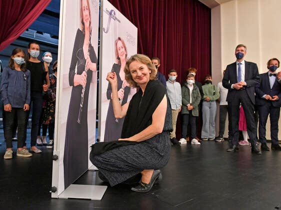 26 09 2021, Classical Music Festival Bad Wörishofen, Festival of Nations 2021 at the Kurhaus Bad Wörishofen in the Allgäu, clarinettist Sabine Meyer GER plays Mozart, afterwards she signs her poster 26 09 2021, Classical Music Festival Bad Wörishofen 26 09 2021, Classical Music Festival Bad Wörishofen