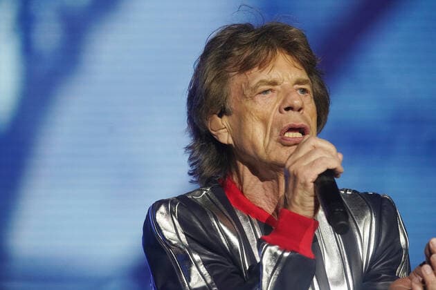 Rolling Stones lead singer Mick Jagger entertains the fans during the opening set of their No Filter Tour Concert at the Dome At America s Center in St. Louis on Sunday, September 26, 2021.  SLP2021092603 BILLxGREENBLATT