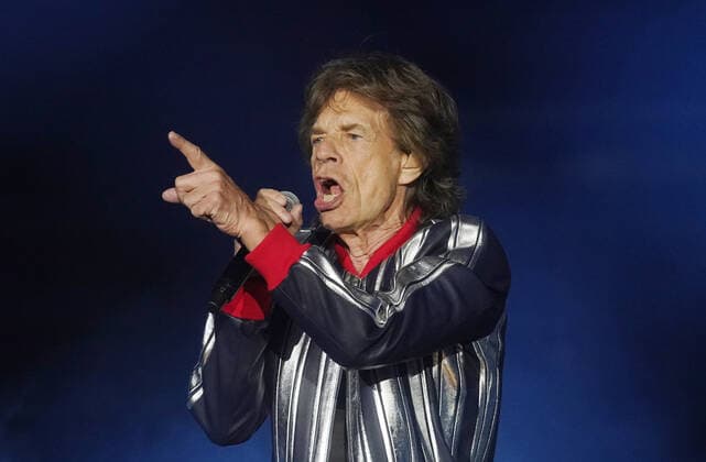 Rolling Stones lead singer Mick Jagger entertains the fans during the opening set of their No Filter Tour Concert at the Dome At America s Center in St. Louis on Sunday, September 26, 2021.  SLP2021092610 BILLxGREENBLATT