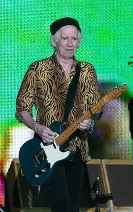 Rolling Stones guitarist Keith Richards entertains the fans during the opening set of their No Filter Tour Concert at the Dome At America s Center in St. Louis on Sunday, September 26, 2021.  SLP2021092615 BILLxGREENBLATT