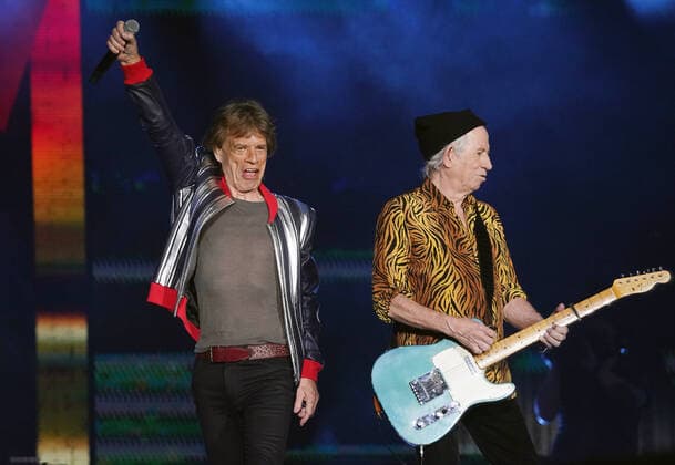 Bilder des Jahres 2021, Entertainment 09 September Rolling Stones lead singer Mick Jagger entertains the fans during the opening set of their No Filter Tour Concert at the Dome At America s Center in St. Louis on Sunday, September 26, 2021.  SLP2021092602 BILLxGREENBLATT